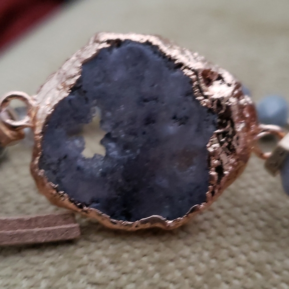 Electroplated natural raw stone bracelet - Picture 5 of 5